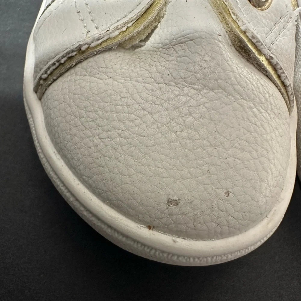 Kids White and Gold Sneakers MK size 6 pre owned good conditions